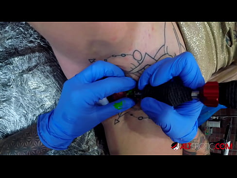 ❤️ Экстрэмальна татуіраваная красуня Салі Сэвідж зрабіла татуіроўку на клітары ❤❌ Порна відэа у нас be.canalblog.xyz ❌️
